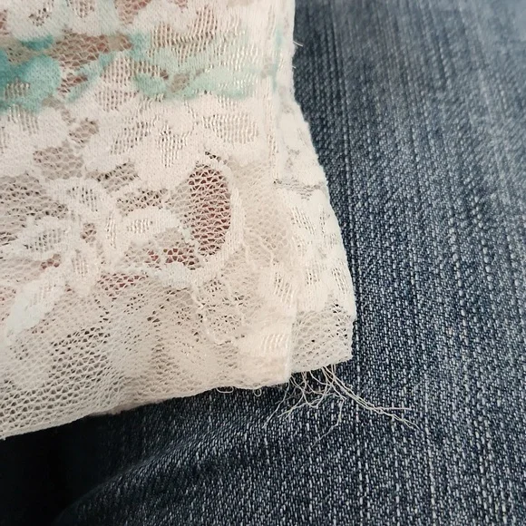 roz & ALI kimono sleeve lacy top with jewels - Picture 3 of 5